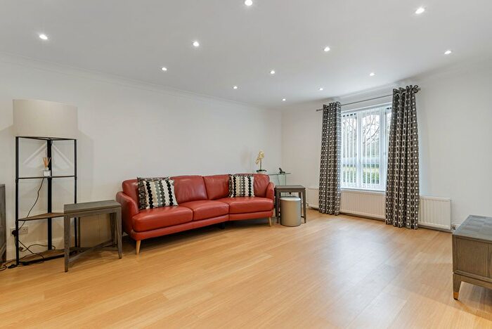 2 Bedroom Flat For Sale In Sheet Street, Windsor, SL4