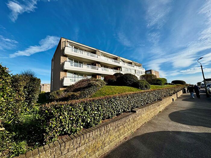 2 Bedroom Flat To Rent In Southbourne Sands, Bournemouth, BH6