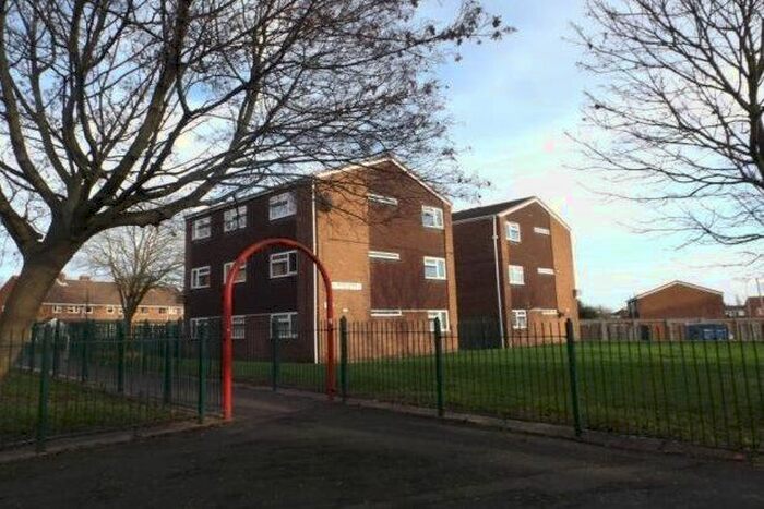 3 Bedroom Flat To Rent In Wenlock Gardens, Walsall, WS3