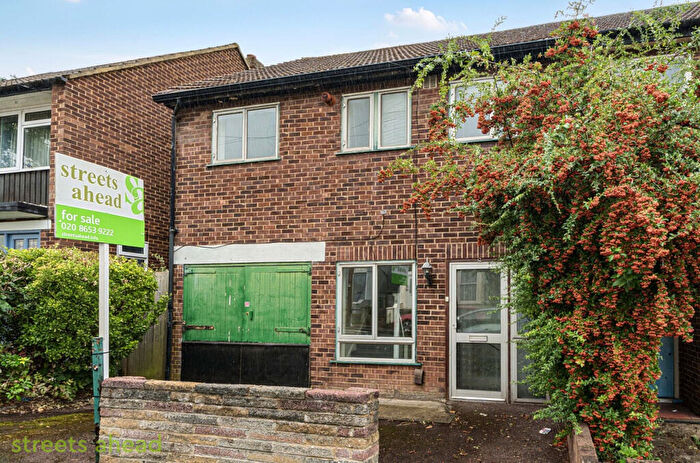 3 Bedroom House For Sale In Colby Road, London, SE19
