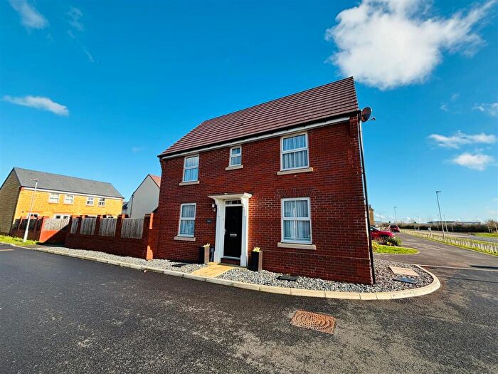 3 Bedroom Detached House For Sale In Camomile Place, Melksham, SN12