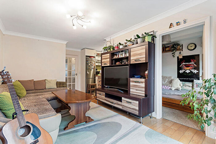 2 Bedroom Flat For Sale In Harrow Road, Leytonstone, E11