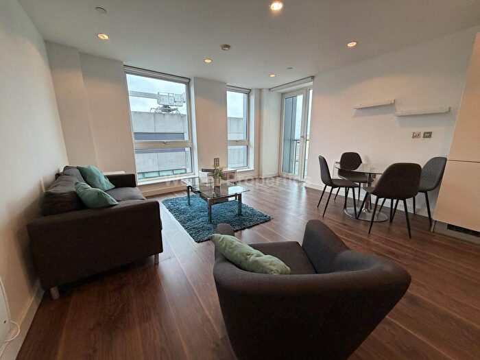 2 Bedroom Flat To Rent In The Heart, Blue, Media City, M50