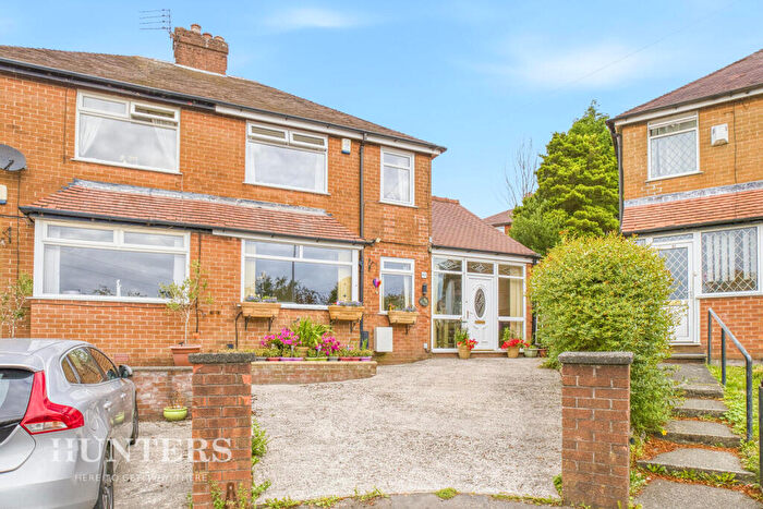 3 Bedroom Semi-Detached House For Sale In Harrow Avenue, Oldham, OL8