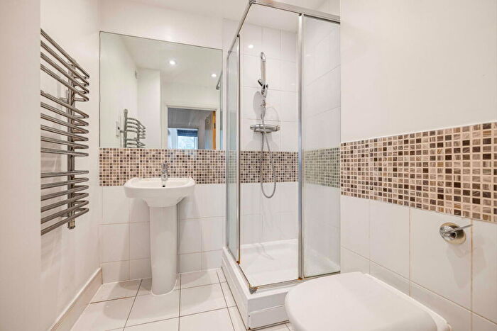 2 Bedroom Flat To Rent In Albemarle Road, Beckenham, BR3
