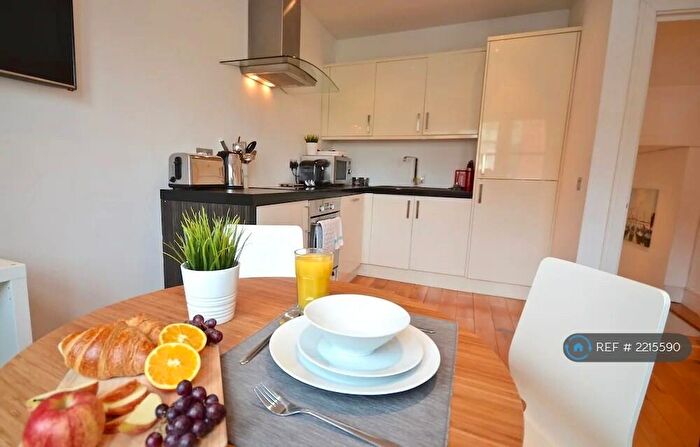 2 Bedroom Flat To Rent In Battersea Rise, London, SW11