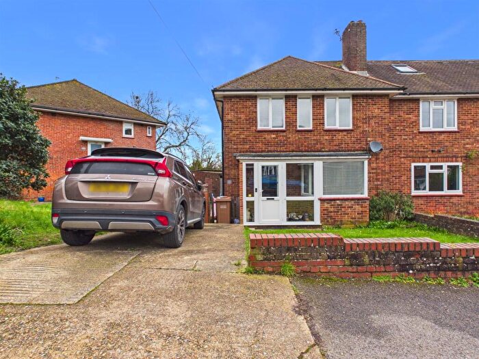 3 Bedroom Semi Detached House For Sale In Maple Way, Coulsdon, CR5