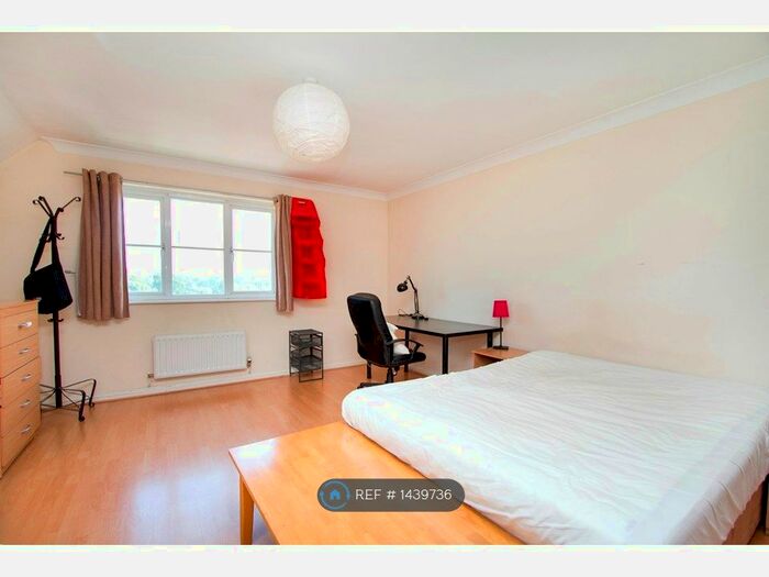 2 Bedroom Flat To Rent In Maddison Court, London, NW4