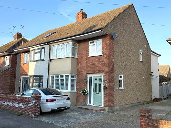 3 Bedroom Semi-Detached House For Sale In Old Jenkins Close, Stanford-Le-Hope, Essex, SS17