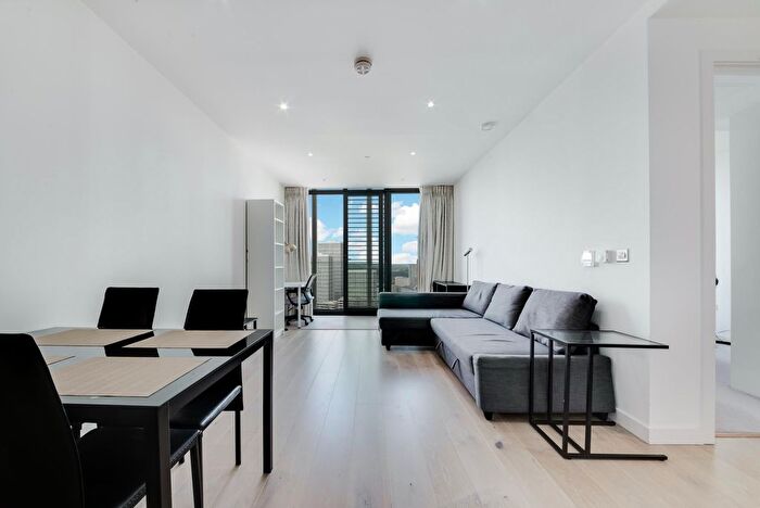 1 Bedroom Flat To Rent In Stratosphere Tower, Stratford, London, E15