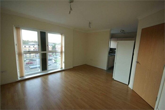 2 Bedroom Flat To Rent In Whippendell Road, Watford, WD18
