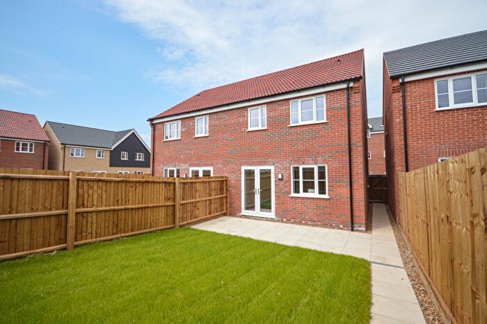 3 Bedroom Semi Detached House To Rent In Fortress Road, Carbrooke, IP25