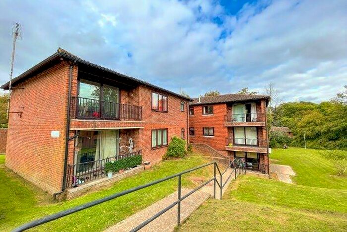 1 Bedroom Flat To Rent In The Lawns, Crowborough, TN6