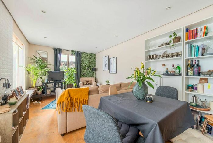 1 Bedroom Flat To Rent In Princes Square, Bayswater, London, W2