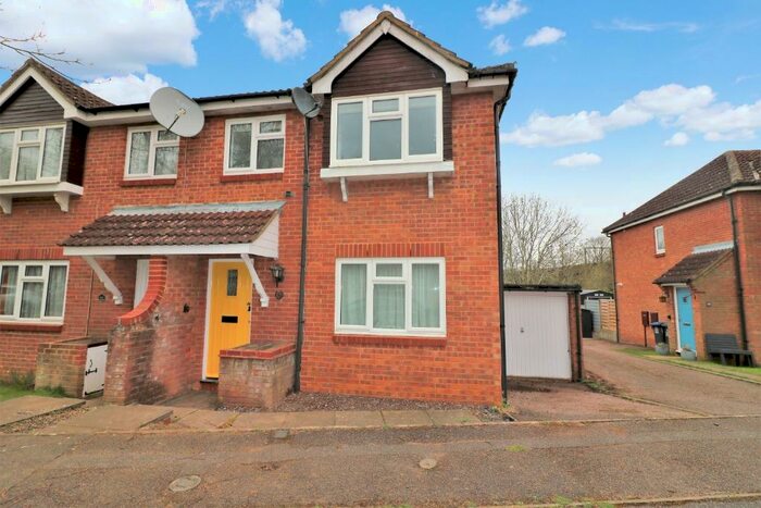 3 Bedroom Terraced House To Rent In Harwood Close, Welwyn Garden City, AL8