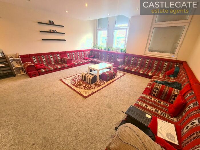 2 Bedroom Flat To Rent In Fitzwilliam House, Fitzwilliam Street, Huddersfield, HD1