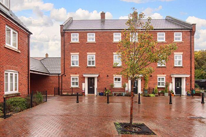 4 Bedroom Town House For Sale In Shearwater Road, Hemel Hempstead, HP3