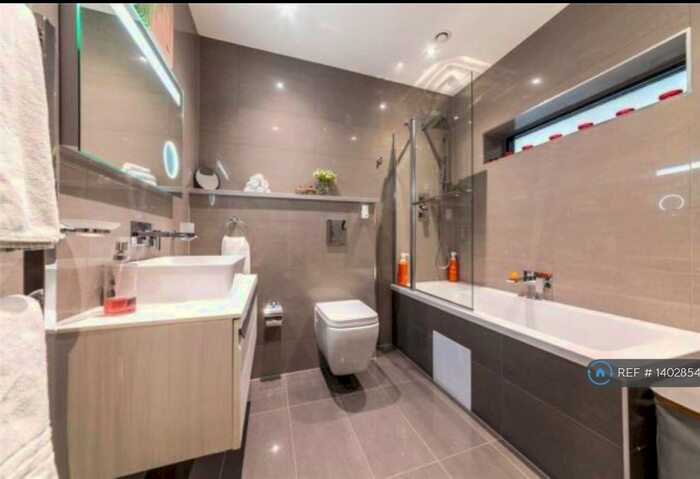 2 Bedroom Flat To Rent In Barking Road, London, E13