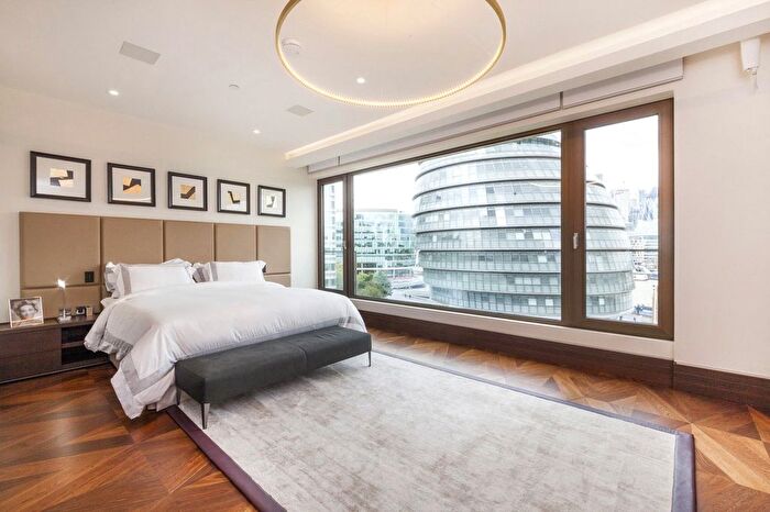 4 Bedroom Flat To Rent In Blenheim House, Crown Square, SE1