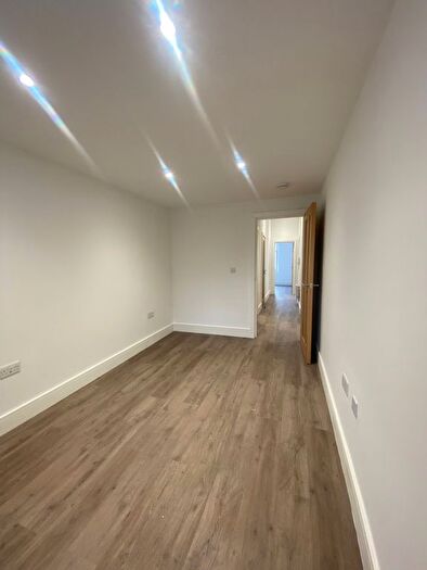 3 Bedroom Flat To Rent In Earls Court Road, London, SW5