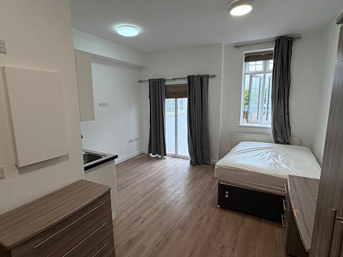 Studio To Rent In Burnside Road, Dagenham, London, RM8