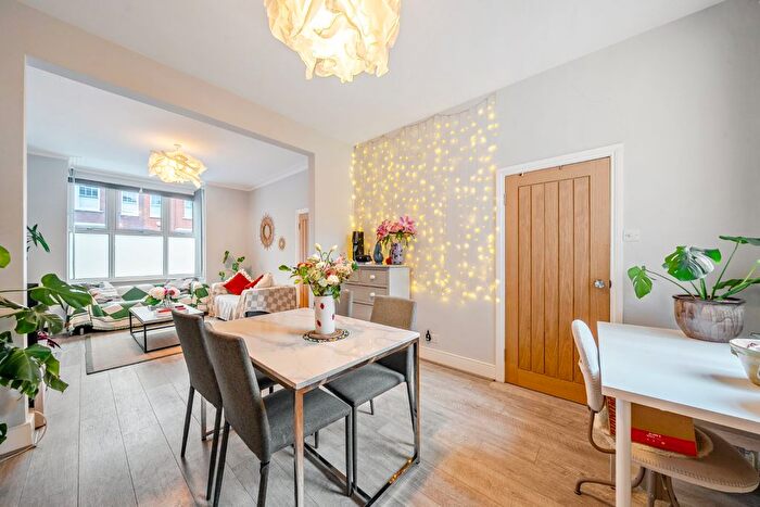 4 Bedroom Semi-Detached House To Rent In Isis Street, London, SW18