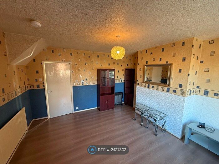 3 Bedroom Semi-Detached House To Rent In Dorsett Place, Walsall, WS3