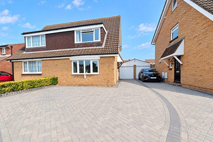 3 Bedroom Semi-Detached House For Sale In East House Avenue, Stubbington, PO14