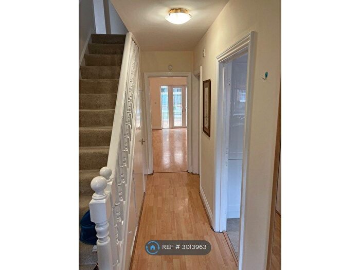 4 Bedroom Semi-detached House To Rent In Cowslip Road, London, E18