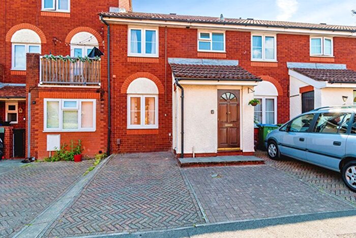 2 Bedroom Terraced House For Sale In Captains Place, Southampton, SO14