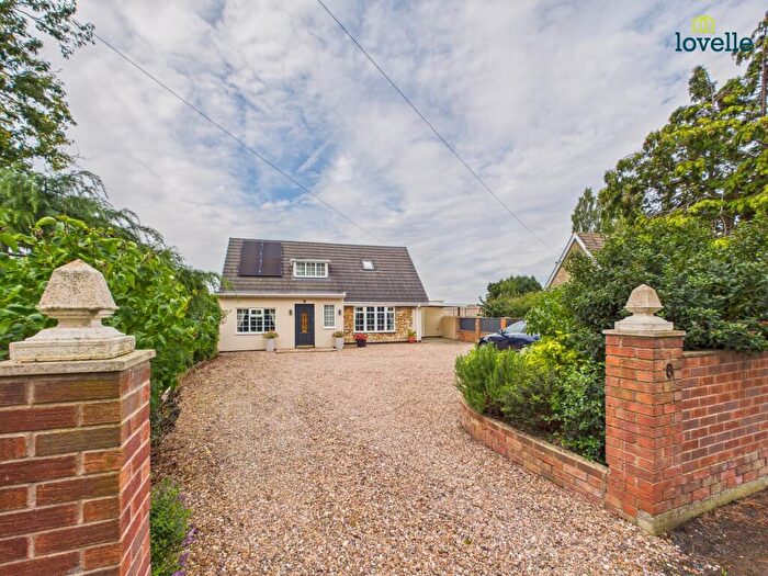 3 Bedroom Detached House For Sale In Main Street, Torksey, LN1