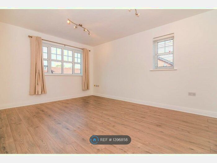 2 Bedroom Flat To Rent In Ellesmere Green, Eccles, Manchester, M30