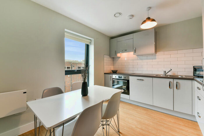 2 Bedroom Apartment To Rent In Weavers Yard, Newbury Newbury, RG14