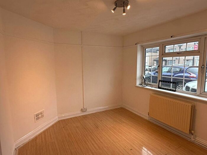 5 Bedroom Semi-Detached House To Rent In Stoke Poges Lane, Slough, Berkshire, SL1