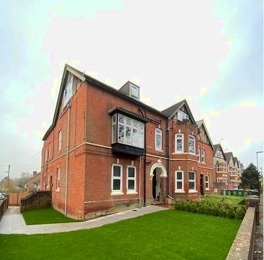 2 Bedroom Flat To Rent In Furzedown Road, SO17