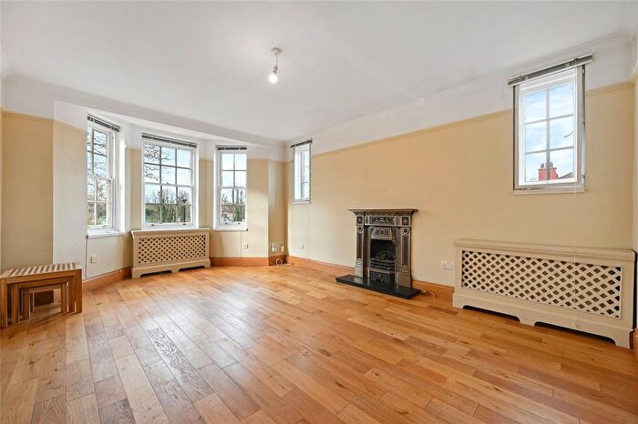 3 Bedroom Flat To Rent In Perryn House, Bromyard Avenue, London, W3
