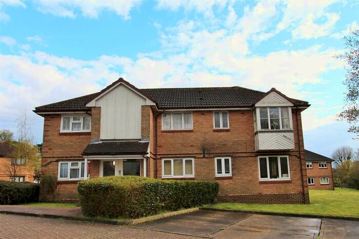 1 Bedroom Flat To Rent In Bornedene, Cranbourne Crescent, Potters Bar, EN6