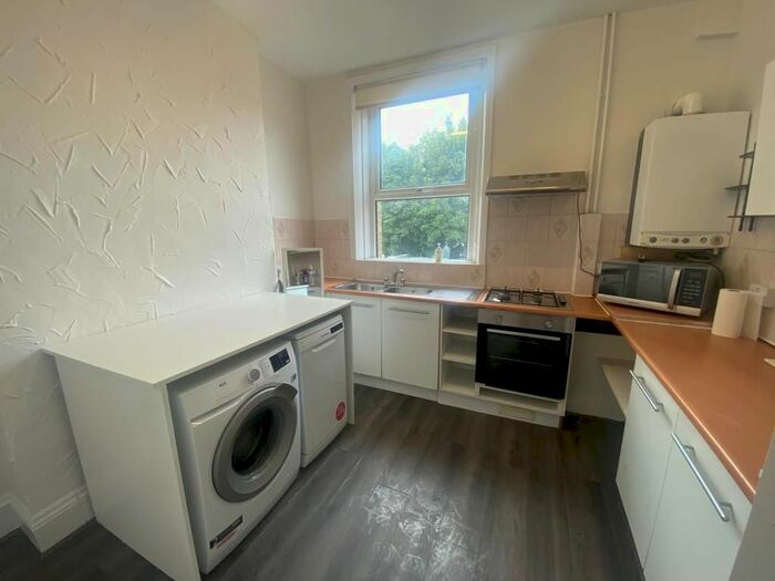 3 Bedroom Flat To Rent In Uxbridge Road, Hanwell, W7