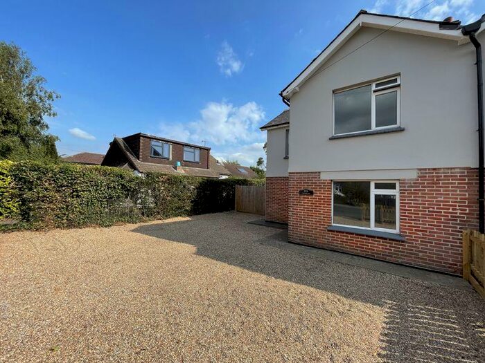 3 Bedroom Semi-Detached House To Rent In Warsash Road, Warsash, SO31