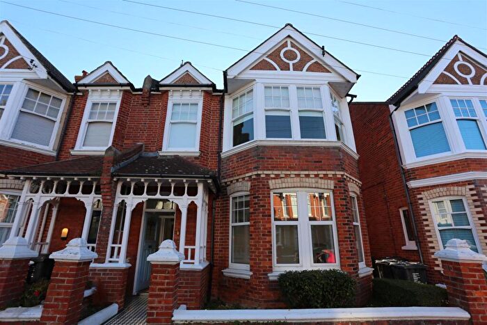 2 Bedroom Flat To Rent In Raphael Road, Hove, East Sussex, BN3