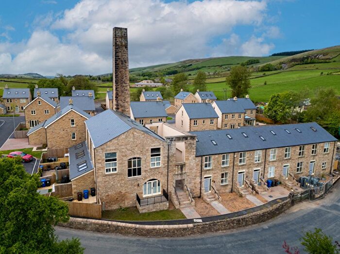 3 Bedroom Town House For Sale In Burtons Mill, Burnley, BB12