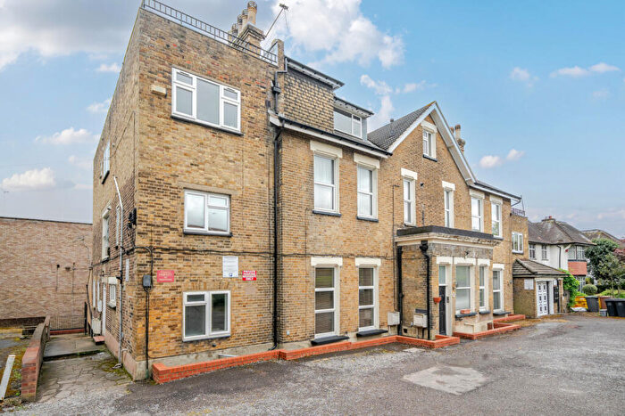 1 Bedroom Apartment For Sale In Somertrees Avenue, London, SE12