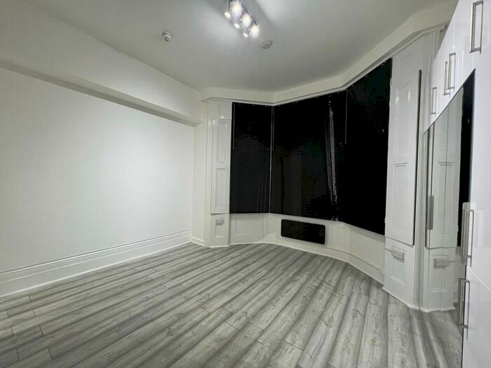 Studio To Rent In 31 Beaufort Gardens, London SW3