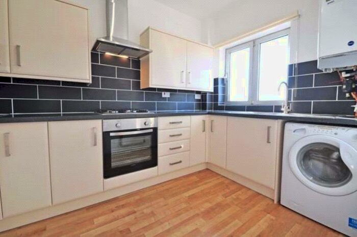 2 Bedroom Apartment To Rent In Shifford Crescent, Maidenhead, Berkshire, SL6