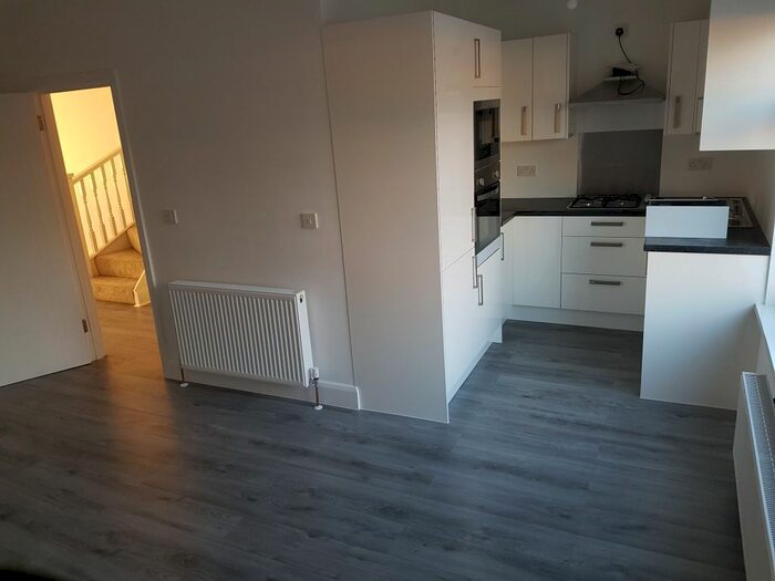 2 Bedroom Flat To Rent In London Road, Isleworth, TW7