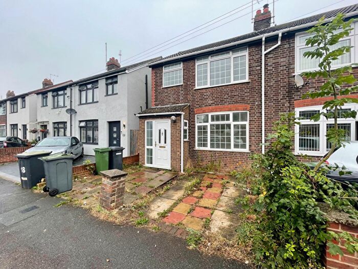 3 Bedroom Property To Rent In Alder Crescent, Luton, LU3