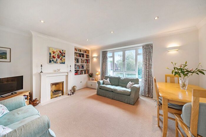 2 Bedroom Flat For Sale In Albert Drive, London, SW19