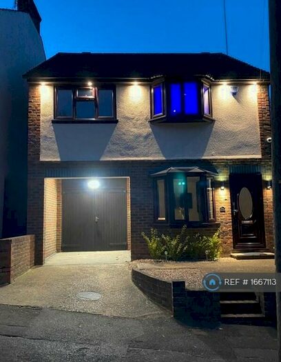 3 Bedroom Detached House To Rent In Parr Avenue, Gillingham, ME7