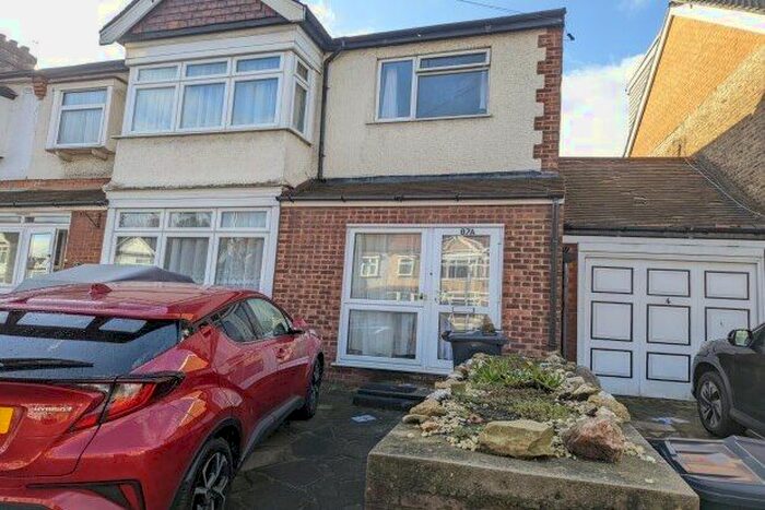 1 Bedroom Flat To Rent In Beehive Lane, Ilford IG1