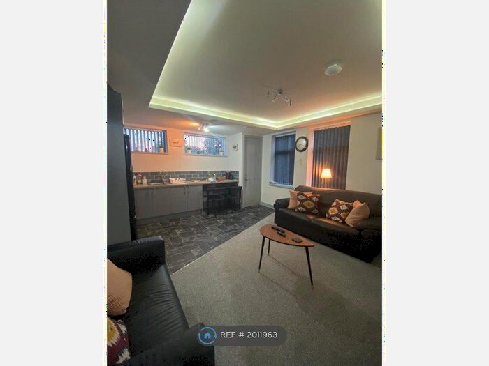 2 Bedroom Flat To Rent In Westgate, Wakefield, WF1